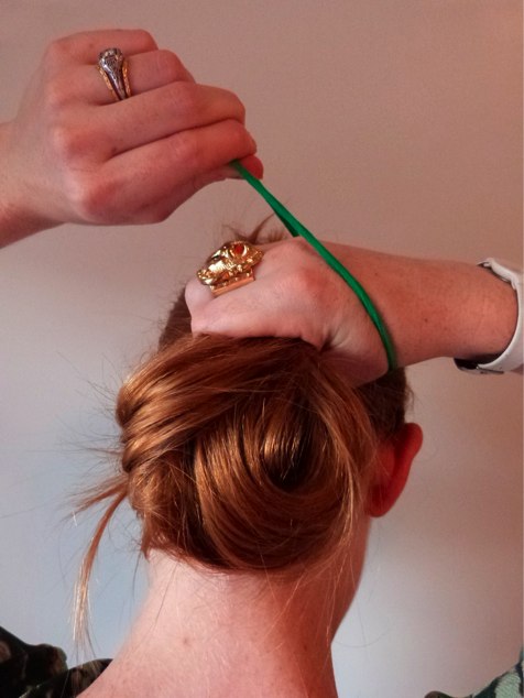 [#UbyKChromageChic Step #5 While still holding the a hair, pull the elastic over it, wrapping it around twice]