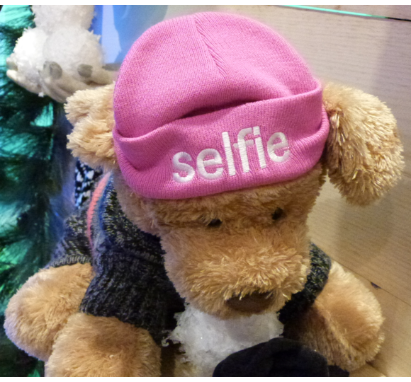 selfie hat AEO holiday